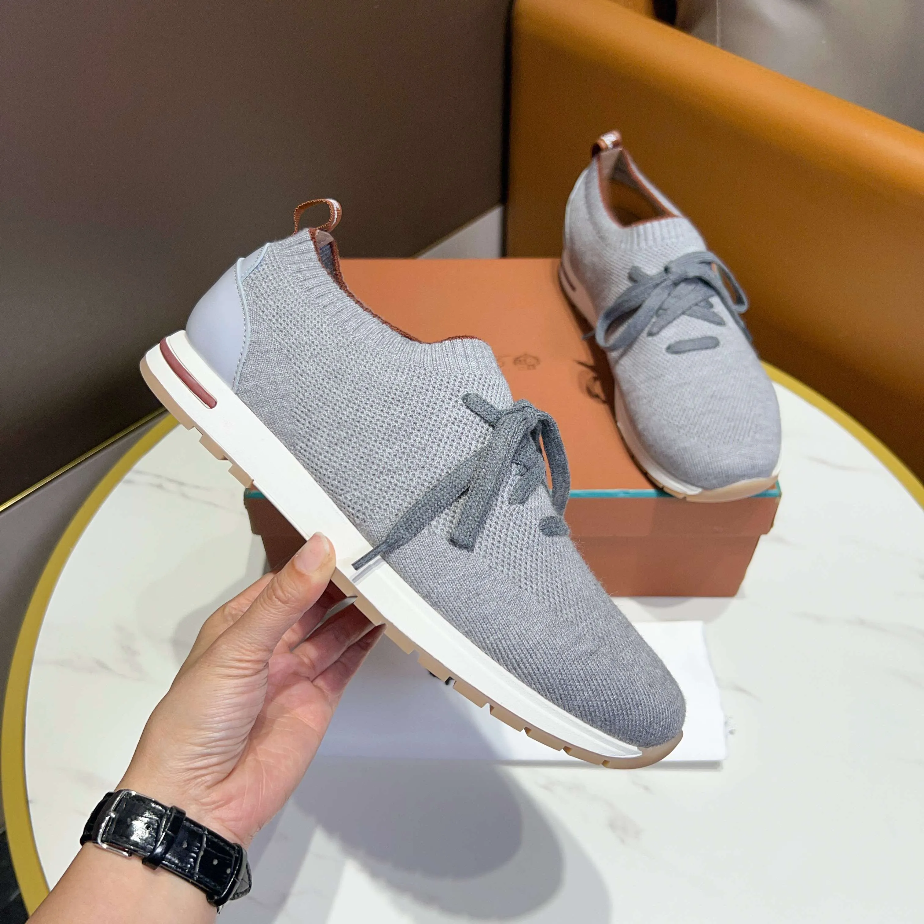 Factory price 400💰 (Loro men's shoes💰iana) New moccasin shoes official website original 1:1 mold opening, original quality💯Fine workmanship, high-end luxury☘The upper is made of original waterproof treated breathable fly-woven suede🌴Luxury🐂Leather lining🍓Rubber wear-resistant and non-slip outsole, size 38-44 (size 45 can be customized)